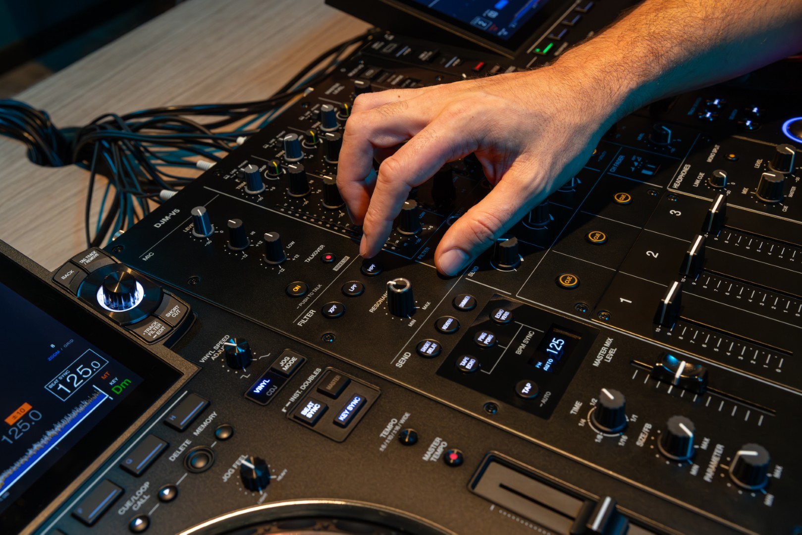 Alphatheta Djm-v5 - DJ-Mixer - Variation 15