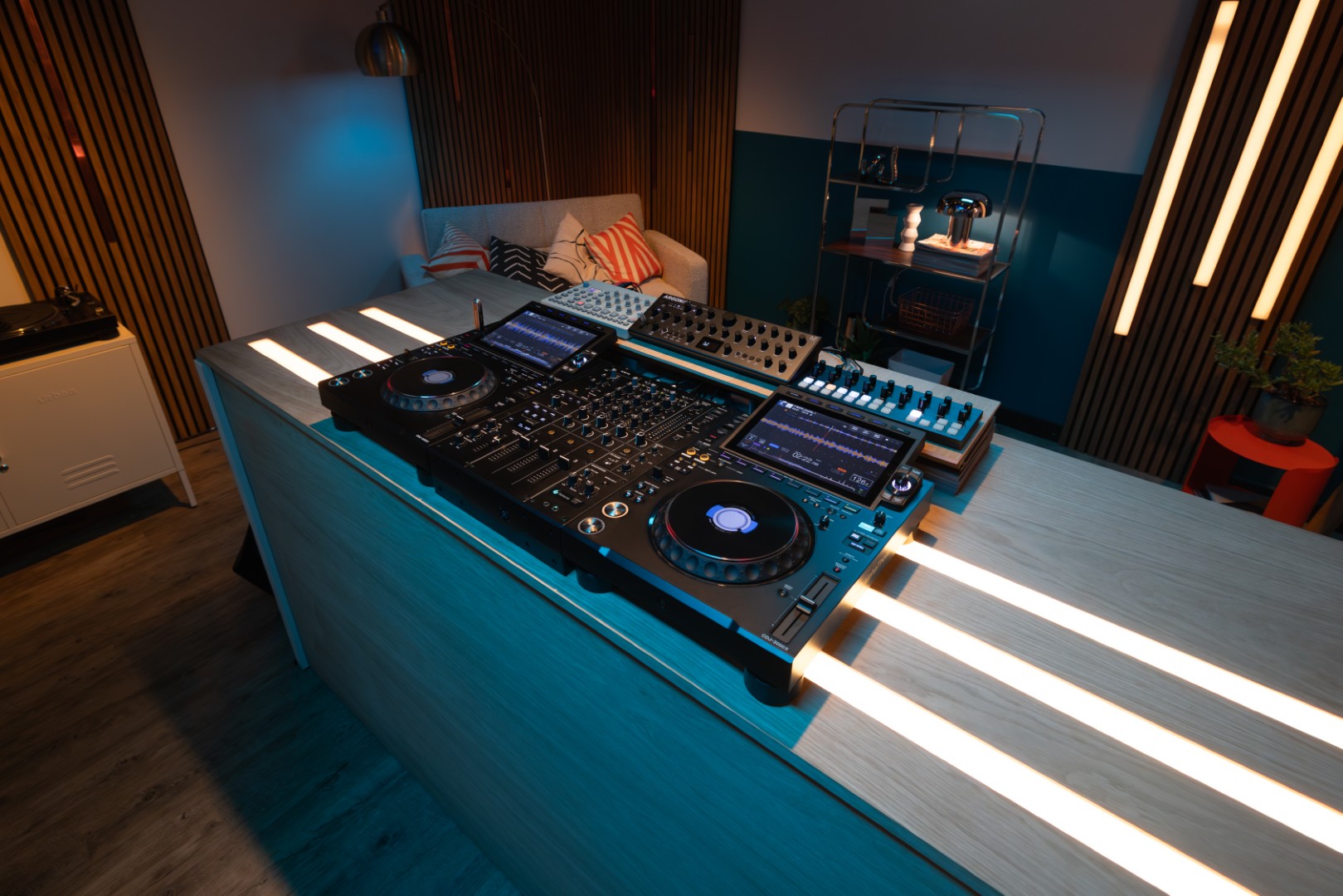 Alphatheta Djm-v5 - DJ-Mixer - Variation 19