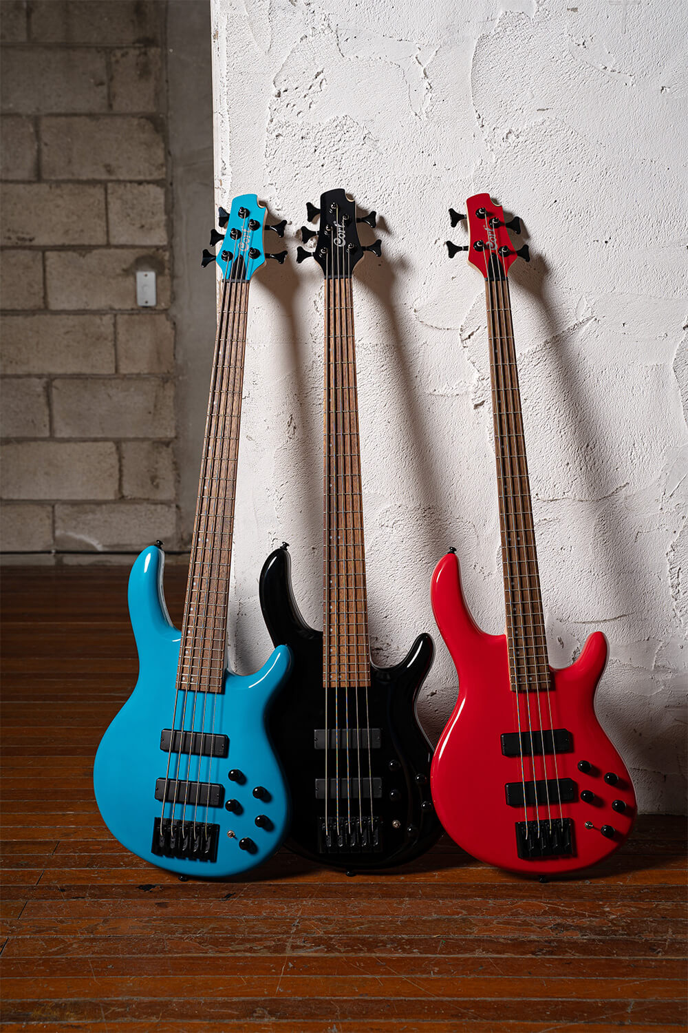 Cort C5 Deluxe Artisan 5c Active Bartolini Jat - Candy Red - Solid body elektrische bas - Variation 2