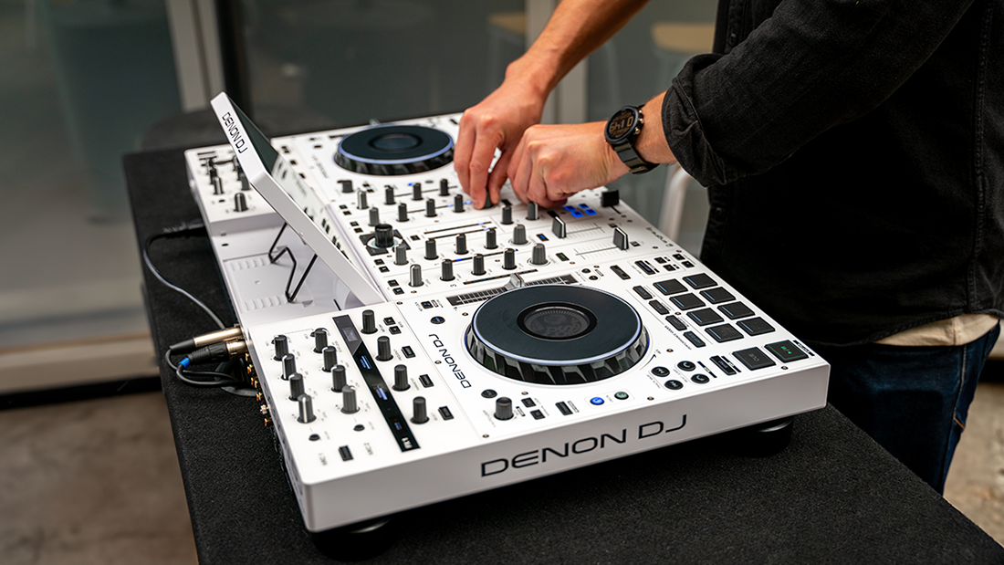 Denon Dj Prime 4 + White Edition - Standalone DJ Controller - Variation 5