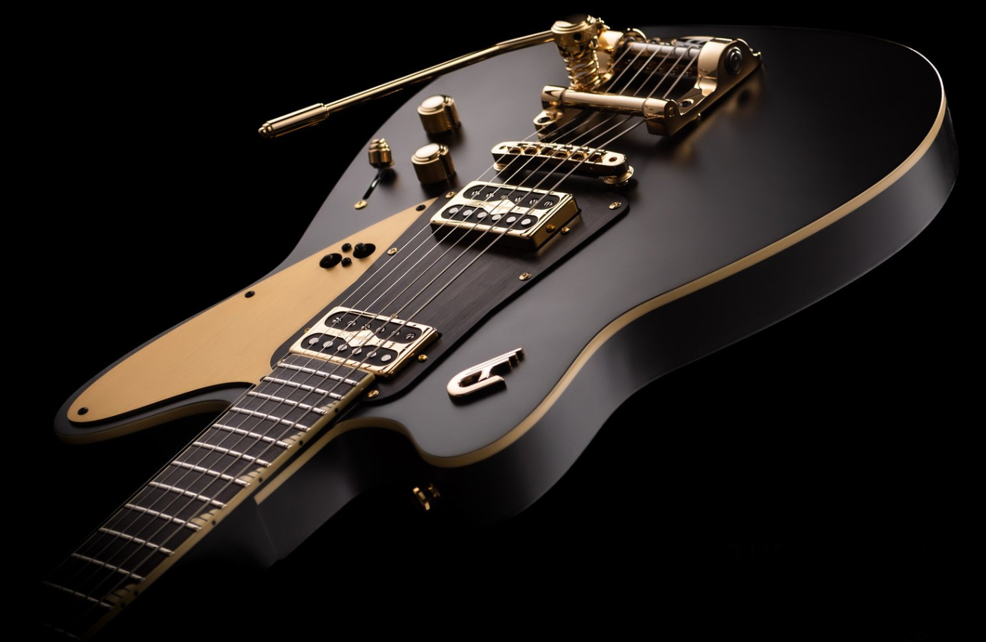 Duesenberg Falken Tremolo 2h Rw - Matte Black & Gold - Retro-rock elektrische gitaar - Variation 2