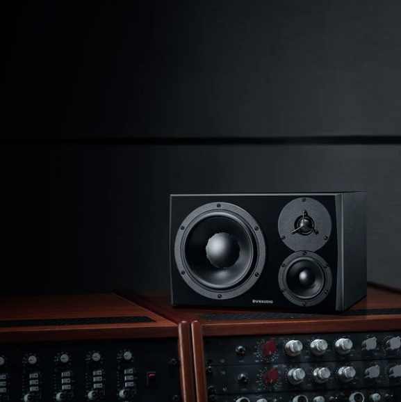 Dynaudio Lyd-48 Black Left - La PiÈce - Actieve studiomonitor - Variation 4