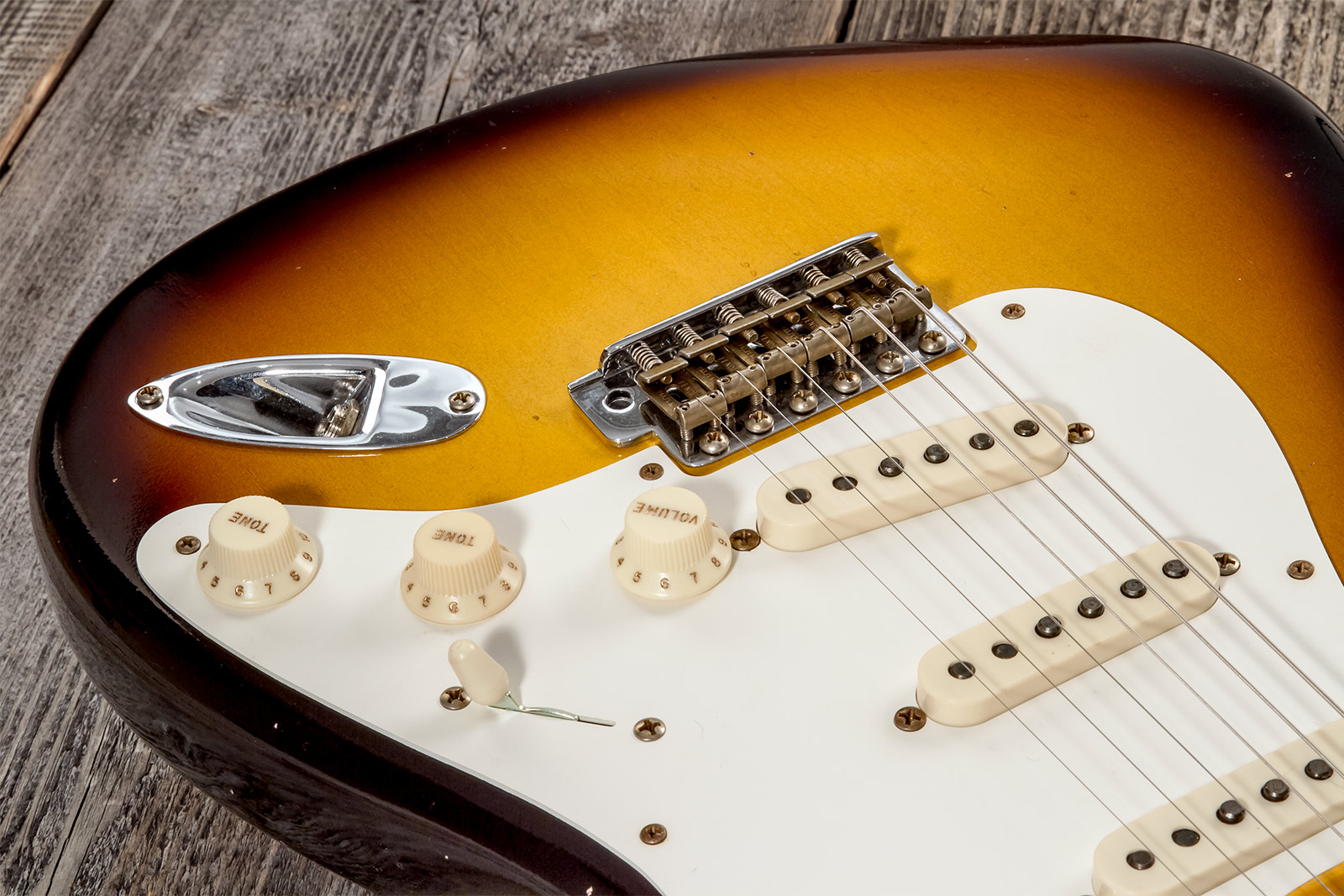 Fender Custom Shop Strat 1956 3s Trem Mn #cz575333 - Journeyman Relic 2-color Sunburst - Elektrische gitaar in Str-vorm - Variation 3