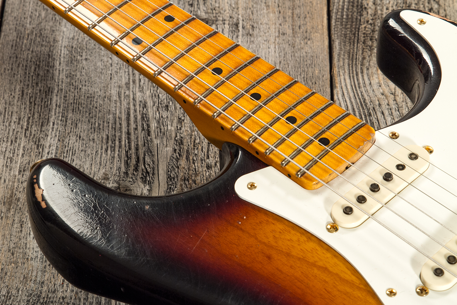 Fender Custom Shop Strat 1956 Hardtail Gold Hardware 3s Ht Mn #cz565119 - Relic Faded 2-color Sunburst - Elektrische gitaar in Str-vorm - Variation 3