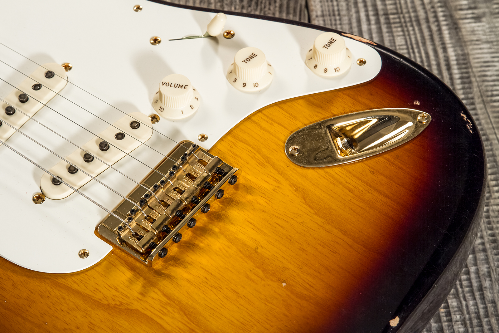 Fender Custom Shop Strat 1956 Hardtail Gold Hardware 3s Ht Mn #cz565119 - Relic Faded 2-color Sunburst - Elektrische gitaar in Str-vorm - Variation 5