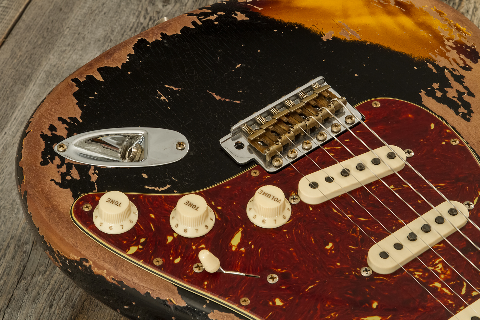 Fender Custom Shop Strat 1960 Roasted 3s Trem Rw #cz581210 - Super Heavy Relic Black O. 2-color Sunburst - Elektrische gitaar in Strat vorm - Variatio