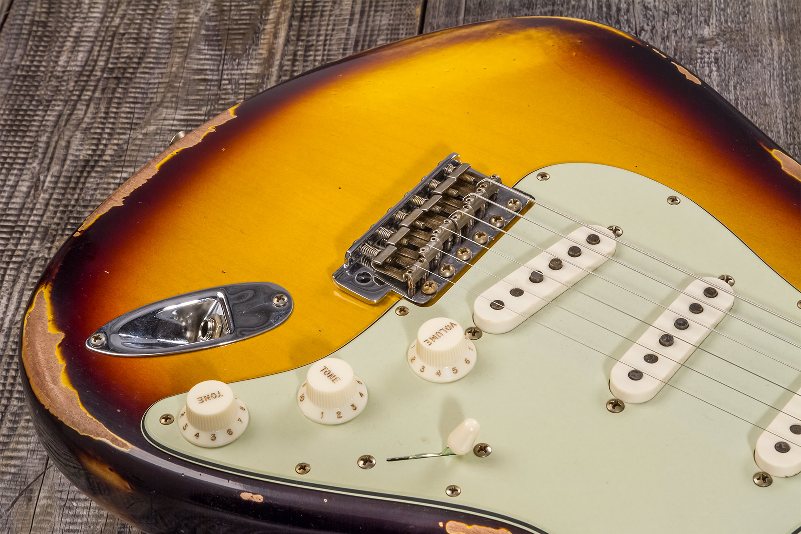 Fender Custom Shop Strat 1961 3s Trem Rw #cz573663 - Heavy Relic Aged 3-color Sunburst - Elektrische gitaar in Str-vorm - Variation 4
