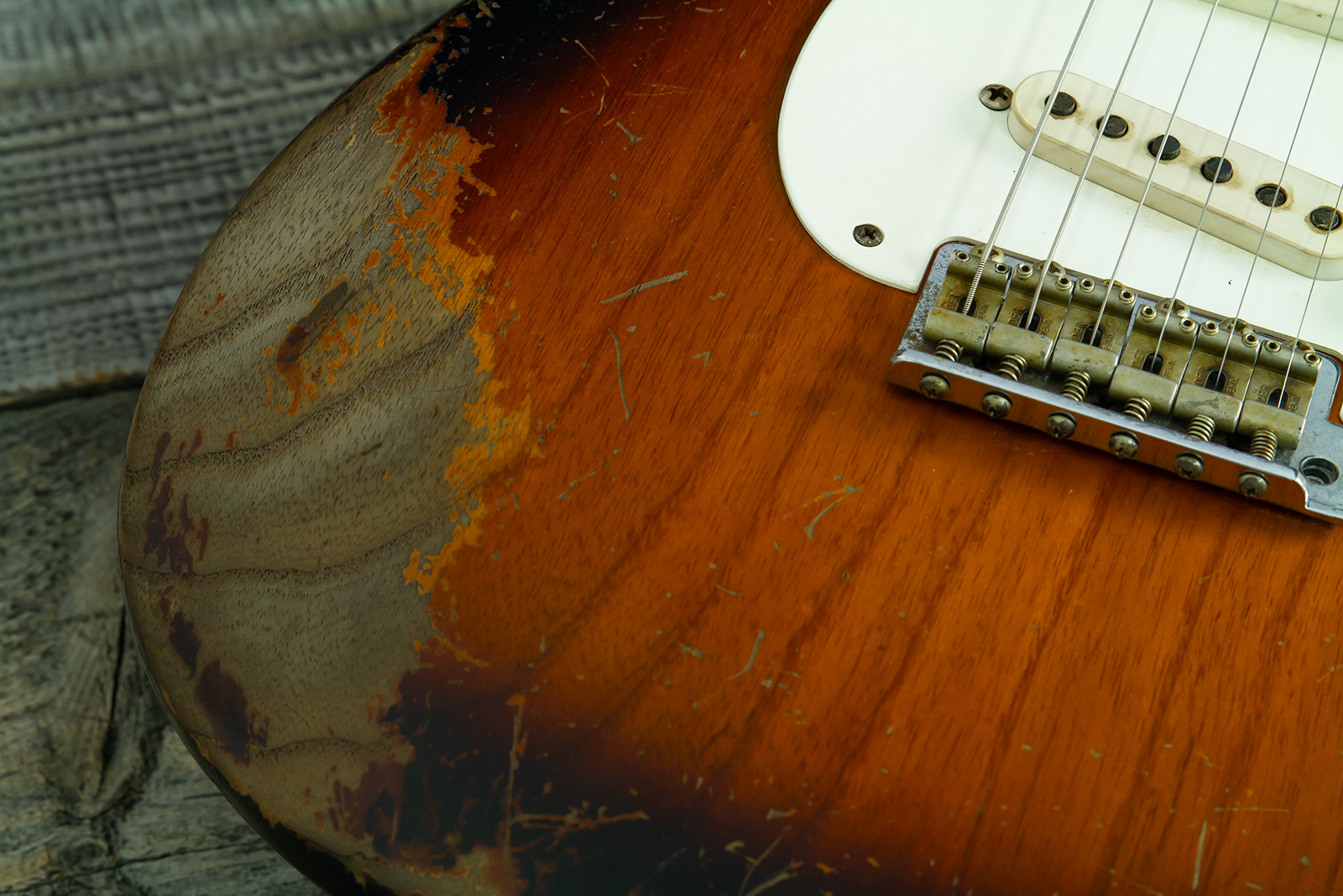 Fender Custom Shop Strat 50s Mb A.macnutt 3s Trem Rw #r132343 - Heavy Relic 2-color Sunburst - Elektrische gitaar in Strat vorm - Variation 3