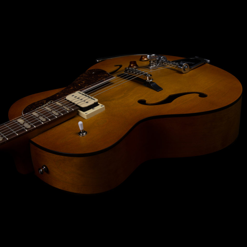 Godin 5th Avenue Jumbo P-rail 1h 1s P90 Bigsby Rw - Harvest Gold Semi-gloss - Hollow bodytock elektrische gitaar - Variation 5
