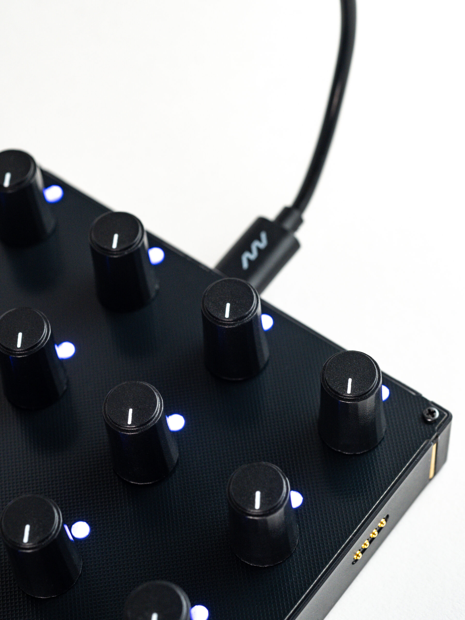 Intech Studio Grid Series 3 - Po16 Linear - Midi Controller - Variation 2