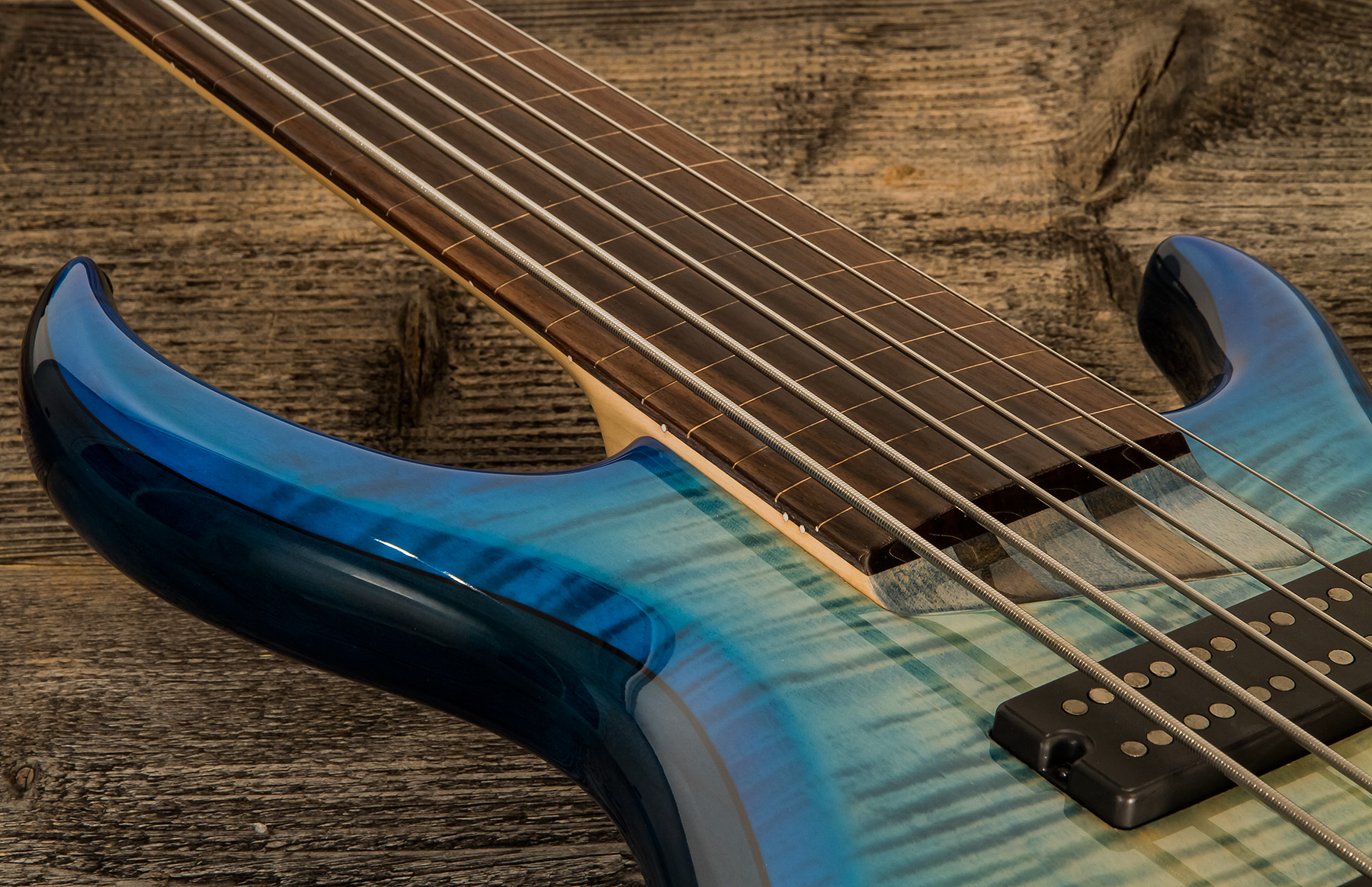 Marcus Miller M7 Swamp Ash 6st Fretless 6c Active Eb - Transparent Blue - Solid body elektrische bas - Variation 4