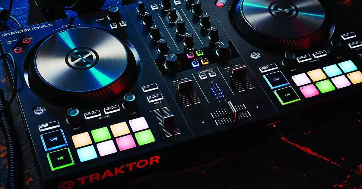 Native Instruments Traktor Kontrol S2 Mk3 - USB DJ-Controller - Variation 8