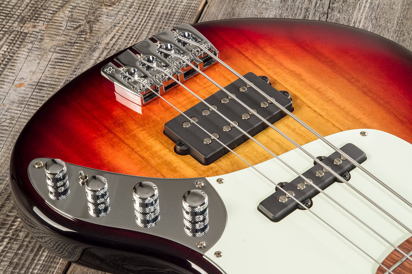 Sandberg California Tm4 Sl Superlight Ltd Active Pf - Ultra Soft Aged 3-tone Sunburst Gloss - Solid body elektrische bas - Variation 3