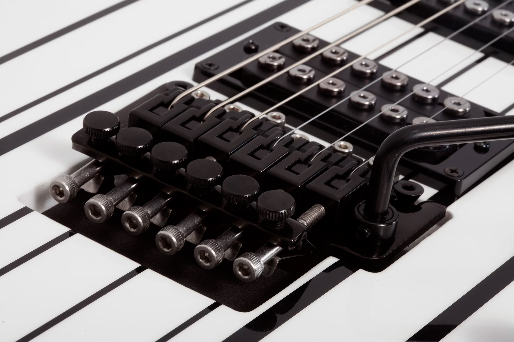 Schecter Synyster Standard Signature 2h Fr Eb - Gloss White With Black Pinstripes - Kenmerkende elektrische gitaar - Variation 2