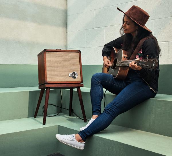 Taylor Circa 74 Av150-10 Acoustic Amplifier + Stand 150w 1x10 Mahogany - Combo voor akoestische gitaar - Variation 6